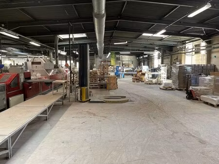 location entrepôt 2 500 m²