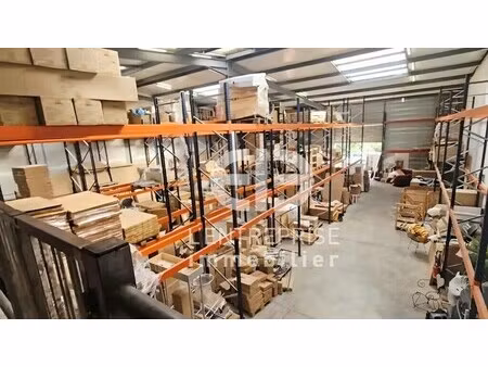 location entrepôt 700 m²