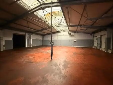 location local d'activités 400 m²