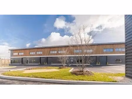 location local d'activités 305 m²
