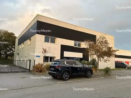 location local d'activités 600 m²