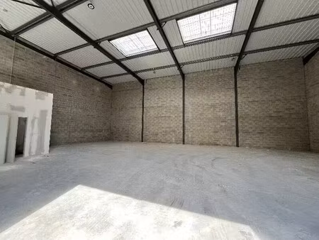 location local d'activités 285 m²