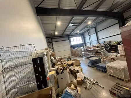 location local d'activités 200 m²