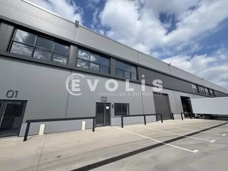 location local d'activités 620 m² à 1 240 m²