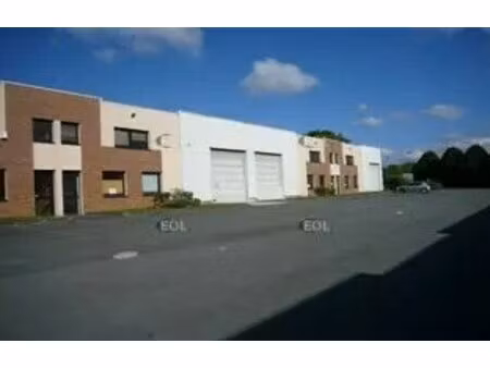 location local d'activités 281 m² à 580 m²