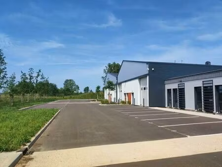 location local d'activités 163 m² à 326 m²