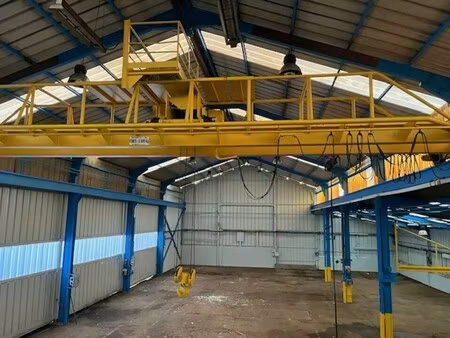 location local d'activités 1 490 m²