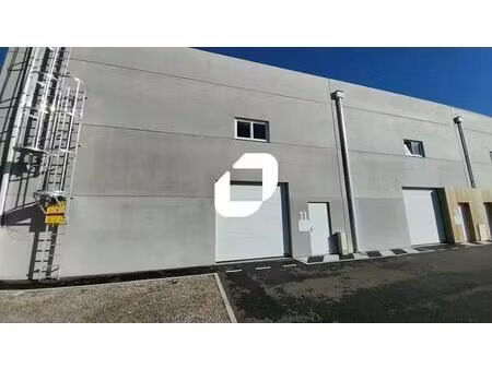 location local d'activités 209 m²