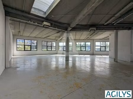 location local d'activités 496 m²