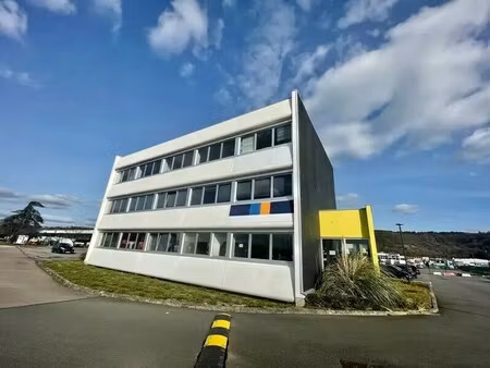 location bureaux 192 m²