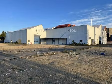 location local d'activités 1 500 m²