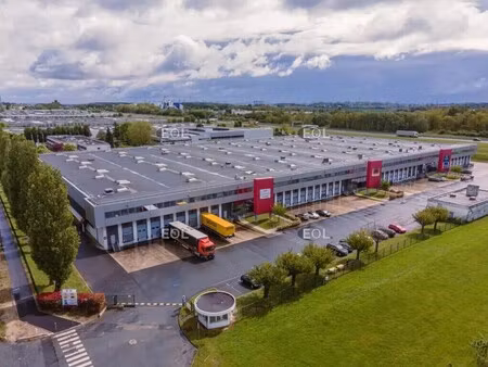 location entrepôt 8 577 m²