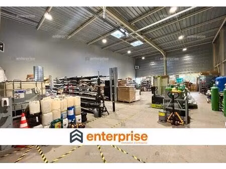 location local d'activités 741 m²