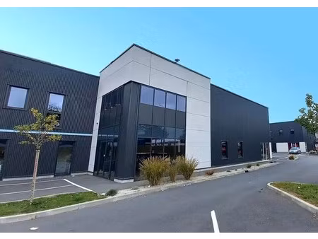 location local d'activités 424 m²