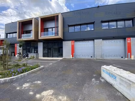 location local d'activités 170 m² à 910 m²