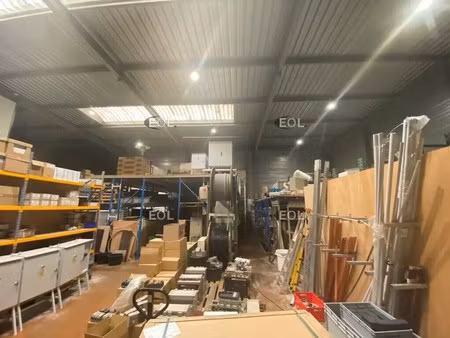 location local d'activités 556 m²