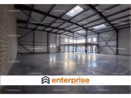 location local d'activités 707 m²