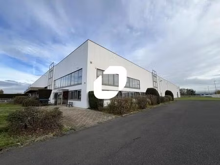 location local d'activités 2 420 m² à 7 600 m²