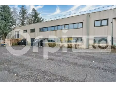 location local d'activités 980 m²