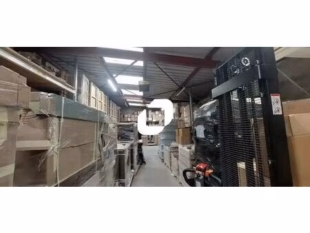 location local d'activités 186 m²