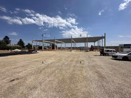 location local d'activités 1 851 m²