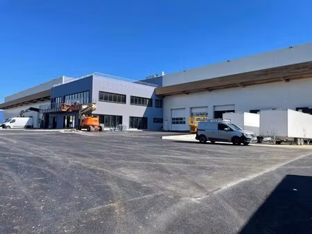 location local d'activités 2 482 m² à 5 761 m²