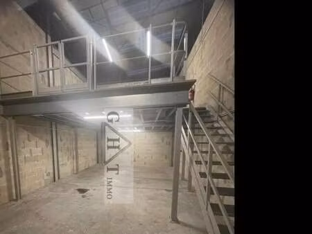 location entrepôt 95 m²