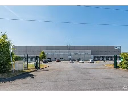 location entrepôt 4 767 m²