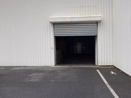 location entrepôt 900 m²