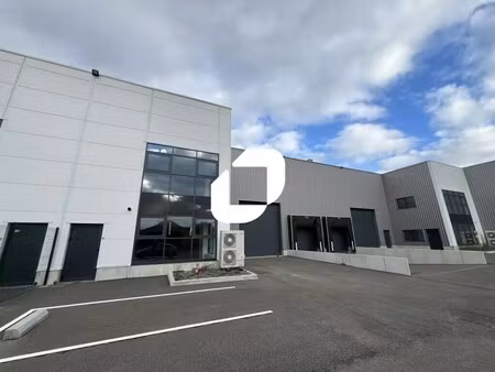 location local d'activités 956 m² à 1 914 m²