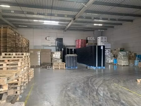 location local d'activités 1 550 m²