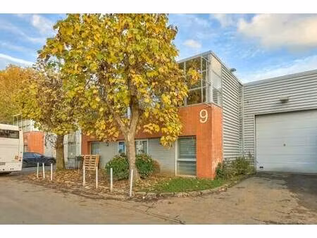 location local d'activités 326 m²