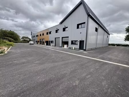 location local d'activités 166 m² à 498 m²