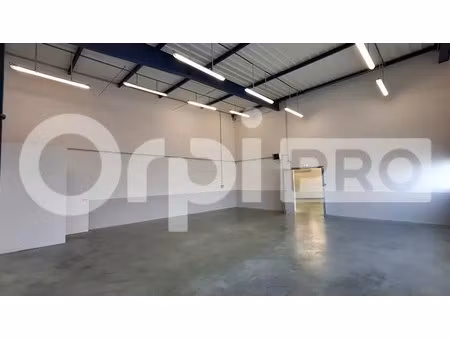 location local d'activités 266 m²