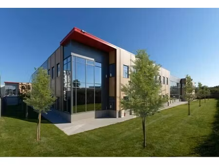 location local d'activités 472 m²