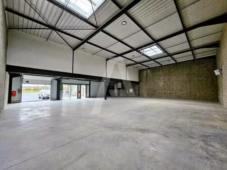 location local d'activités 528 m²