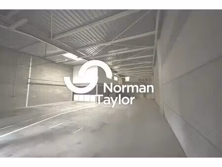 location local d'activités 585 m²