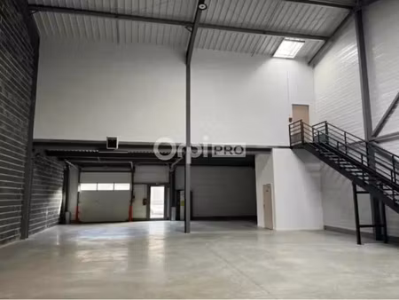 location local d'activités 496 m²