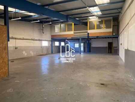 location local d'activités 568 m²