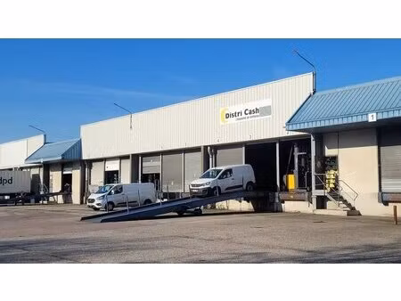 location local d'activités 2 023 m²