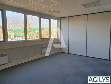 location local d’activités saint thibault des vignes 77400 1046m²