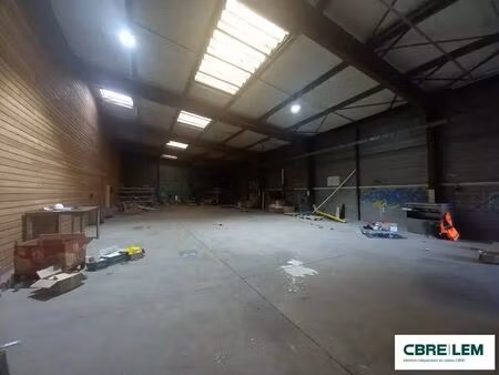 location local d'activités 375 m²