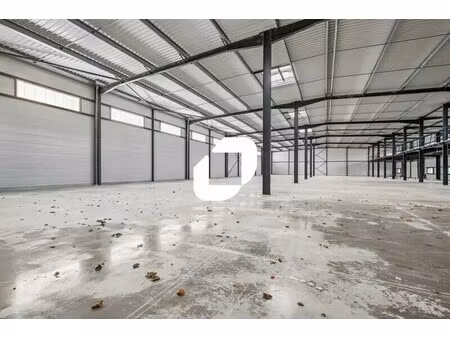location local d'activités 425 m²