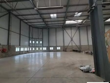 location local d'activités 1 760 m²