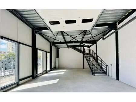 location entrepôt 180 m²