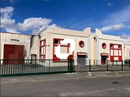 location local d'activités 820 m²