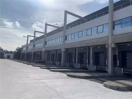 location entrepôt gretz armainvilliers 77220 14800m² à 60778m²