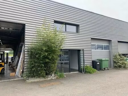 location entrepôt 150 m²