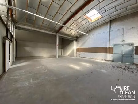 location entrepôt 172 m²