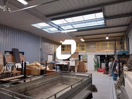 location local d'activités 200 m²